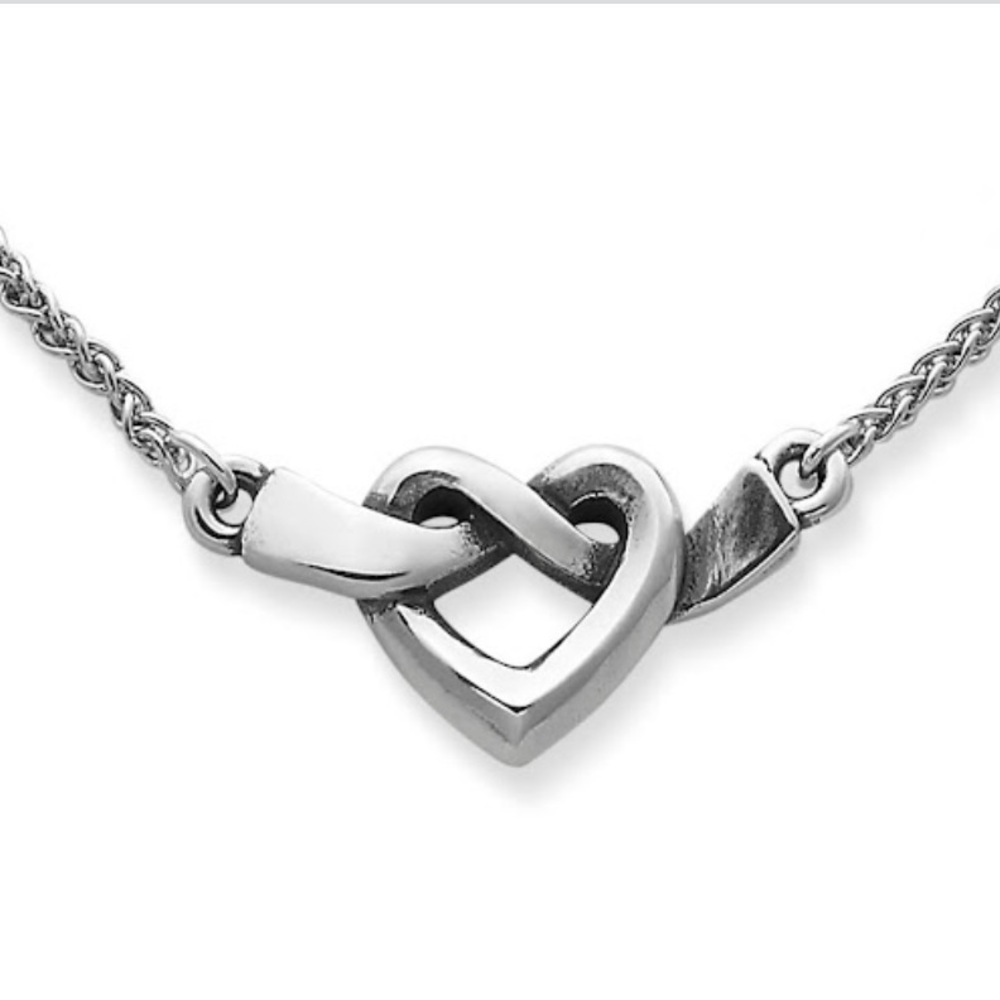 Only wore it for a couple of times in great condition.